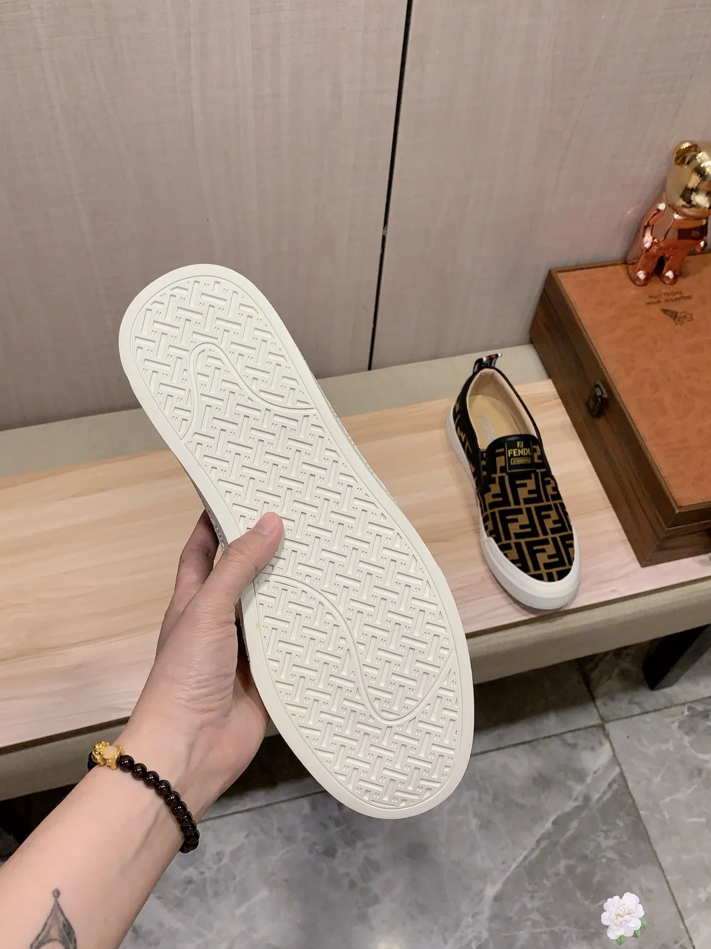 Men's men's shoes💰380💰💰🎩🎩[Lightning][Lightning] "FENDI*" The latest and most popular casual shoes, top brand [Seduce] luxury~purchase, top~quality. [Strong] The upper is made of imported breathable cloth fabric with cowhide material ➕ breathable sheepskin feet (•) and fine workmanship. The original stylish and stylish soft rubber wear-resistant and non-slip outsole is light and comfortable on the feet. The real thing looks better when photographed. No. 2291: code: 38-44, 3️⃣ colors selected